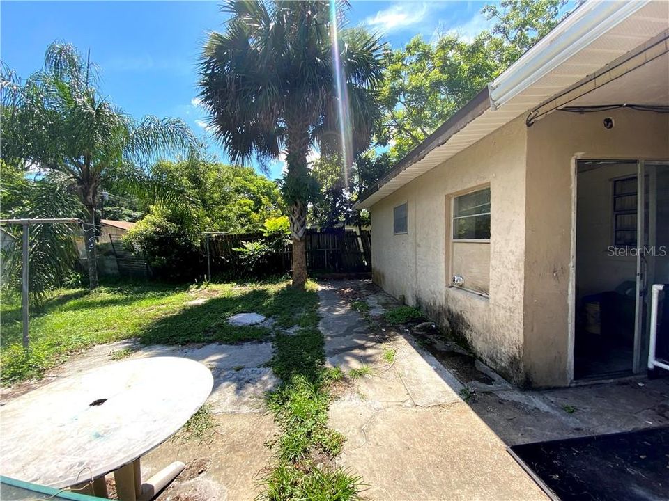 Recently Sold: $139,000 (3 beds, 1 baths, 848 Square Feet)