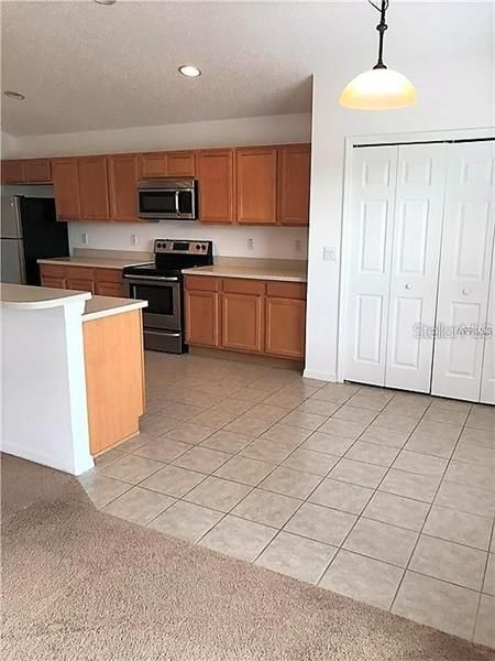 Recently Rented: $1,550 (3 beds, 2 baths, 1808 Square Feet)
