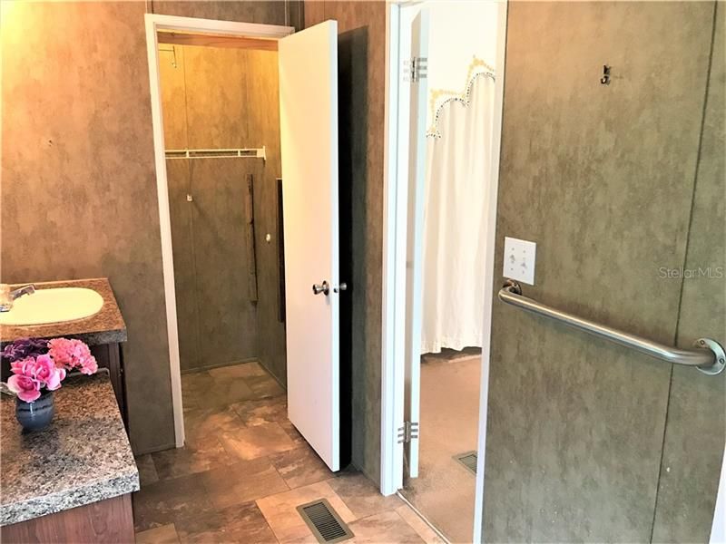 Vendido Recientemente: $93,700 (2 camas, 2 baños, 840 Pies cuadrados)