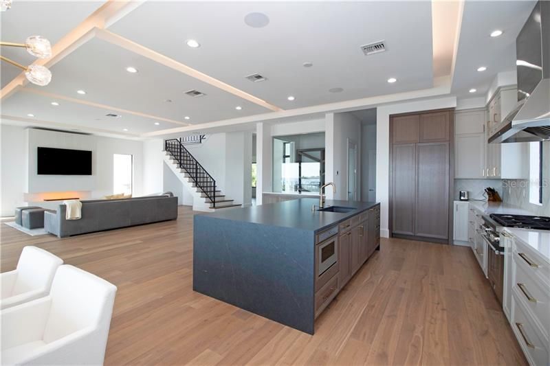 Recently Sold: $2,635,000 (4 beds, 4 baths, 4608 Square Feet)
