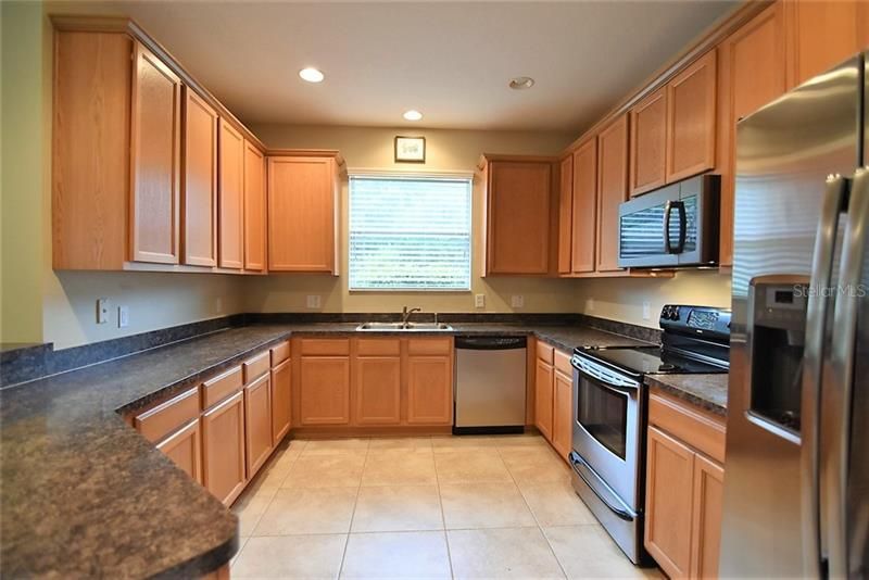 Recently Rented: $1,750 (3 beds, 2 baths, 1812 Square Feet)