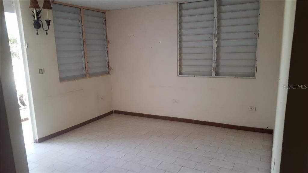 Vendido Recientemente: $59,900 (3 camas, 1 baños, 900 Pies cuadrados)