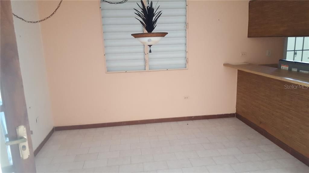 Vendido Recientemente: $59,900 (3 camas, 1 baños, 900 Pies cuadrados)