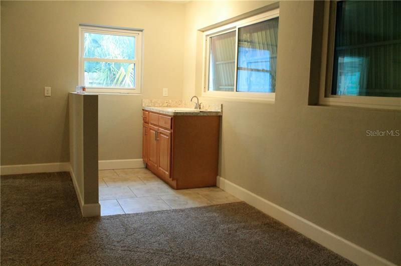 Недавно арендовано: $1,400 (4 спален, 2 ванн, 2044 Квадратных фут)