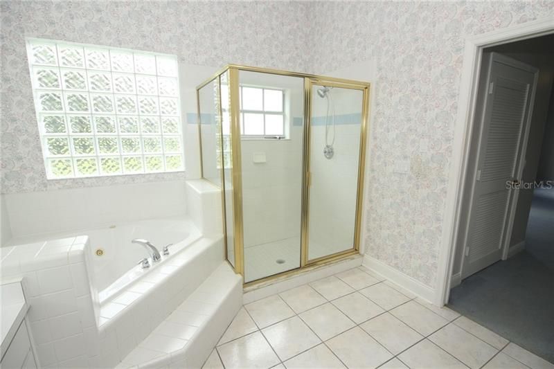 最近售出: $599,900 (4 贝兹, 3 浴室, 3464 平方英尺)