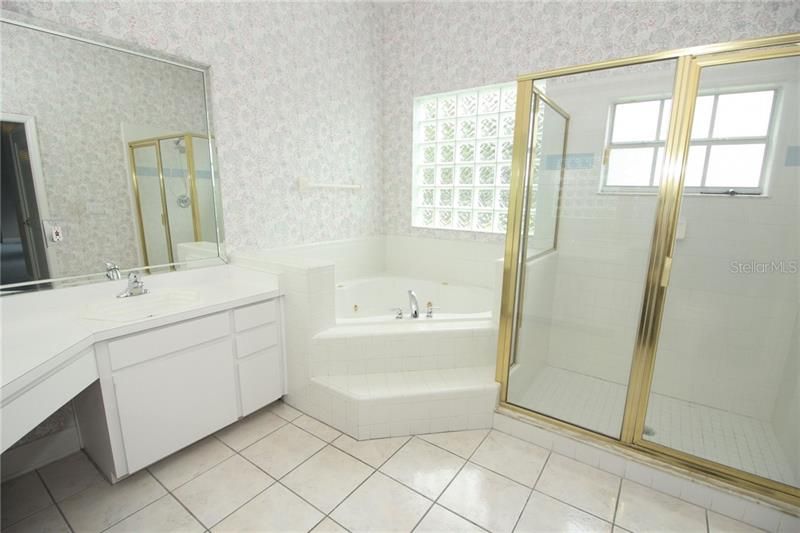 最近售出: $599,900 (4 贝兹, 3 浴室, 3464 平方英尺)