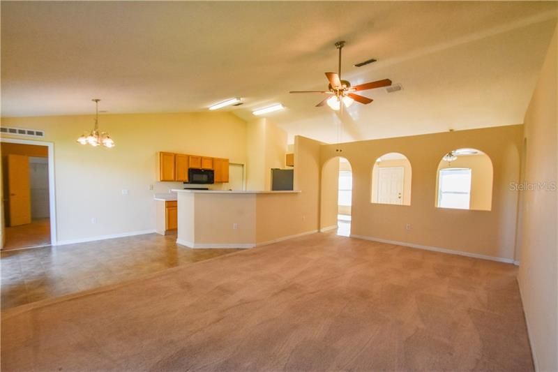 Recently Rented: $1,650 (3 beds, 2 baths, 1580 Square Feet)