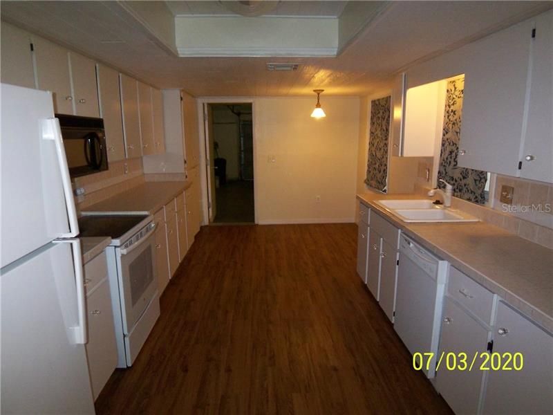 Recently Rented: $1,450 (3 beds, 2 baths, 1828 Square Feet)