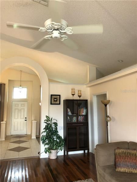 Recently Rented: $1,995 (4 beds, 2 baths, 2063 Square Feet)