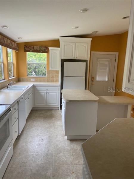 Recently Rented: $1,195 (3 beds, 2 baths, 1710 Square Feet)