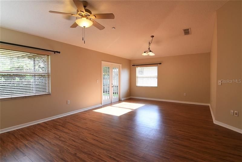 Recently Rented: $1,650 (3 beds, 2 baths, 1349 Square Feet)