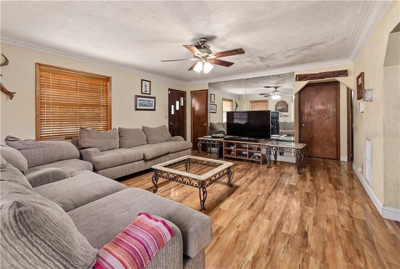 Recently Sold: $135,000 (2 beds, 1 baths, 1426 Square Feet)