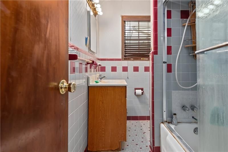 Недавно продано: $135,000 (2 спален, 1 ванн, 1426 Квадратных фут)