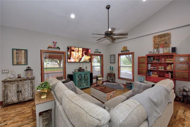 Recently Sold: $775,000 (2 beds, 2 baths, 1247 Square Feet)