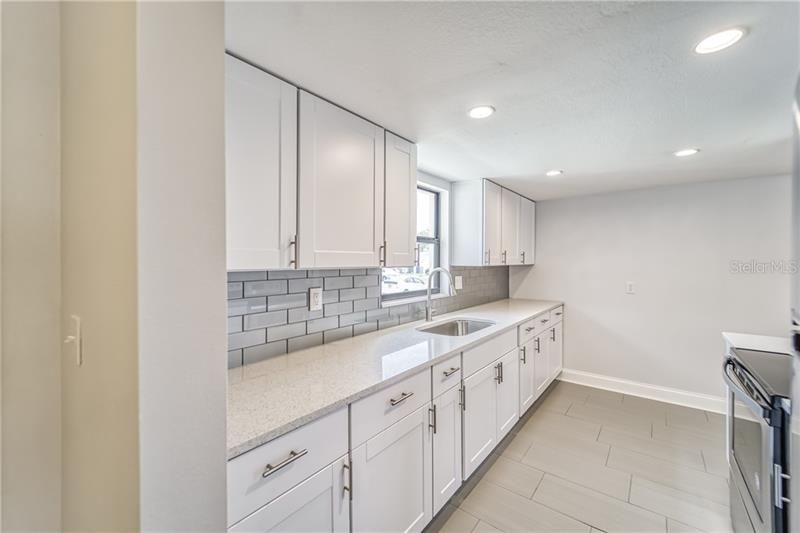 Recently Sold: $134,900 (2 beds, 1 baths, 952 Square Feet)