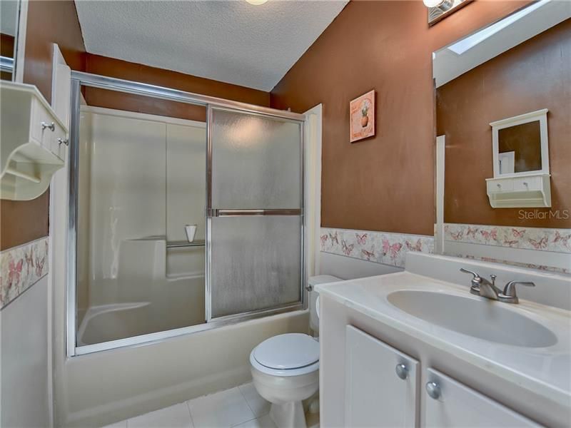 最近售出: $129,900 (2 贝兹, 2 浴室, 882 平方英尺)