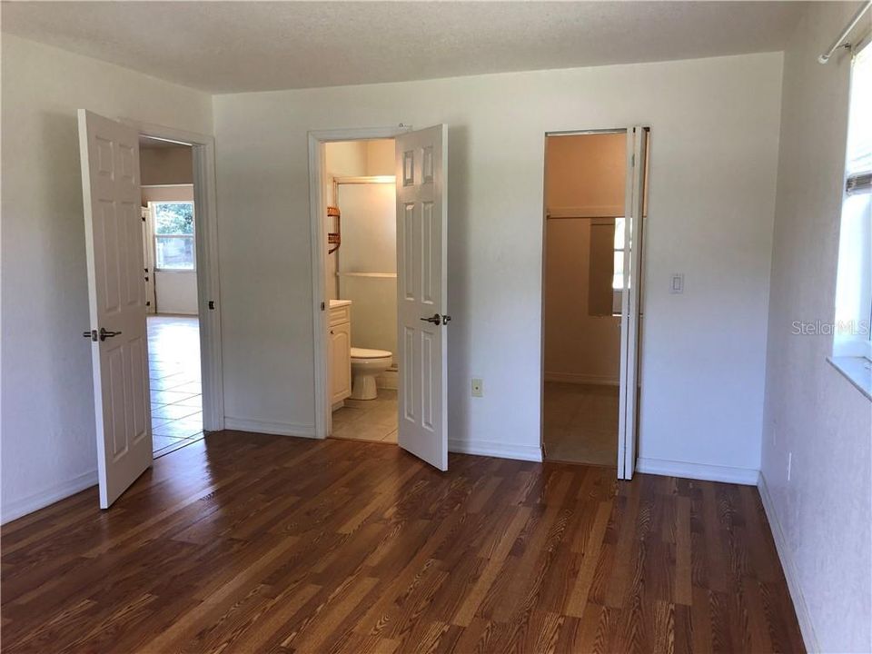 Recently Sold: $220,000 (2 beds, 2 baths, 1303 Square Feet)