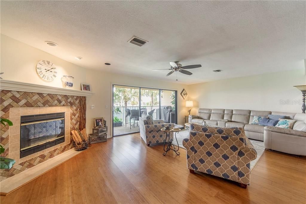 Recently Sold: $459,000 (3 beds, 2 baths, 2130 Square Feet)
