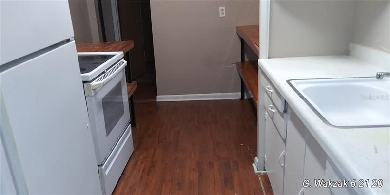 Recently Rented: $900 (2 beds, 1 baths, 962 Square Feet)