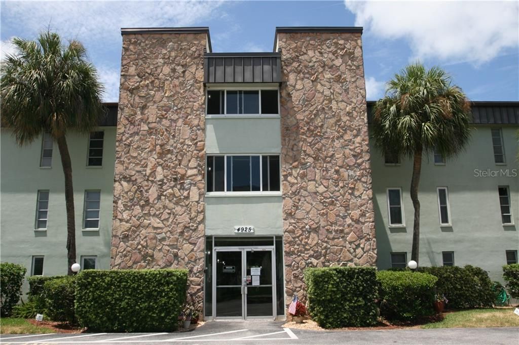 Recently Rented: $1,250 (2 beds, 2 baths, 1005 Square Feet)