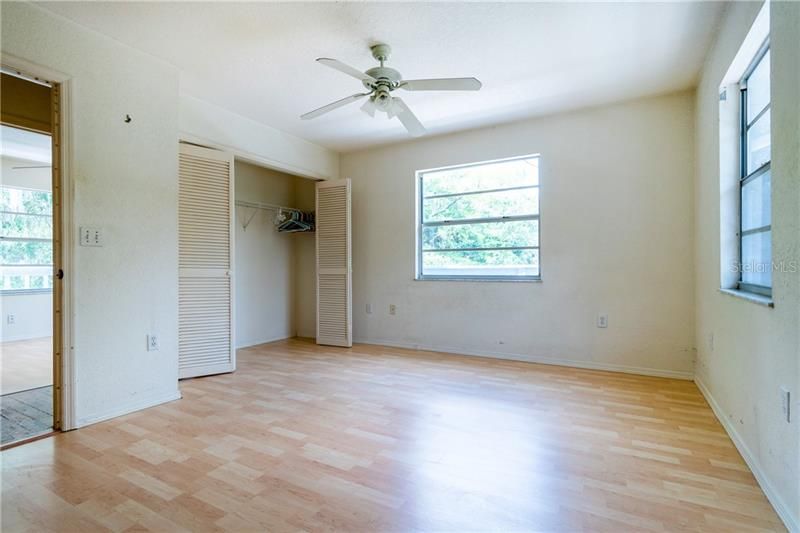 Recently Sold: $230,000 (3 beds, 2 baths, 1008 Square Feet)