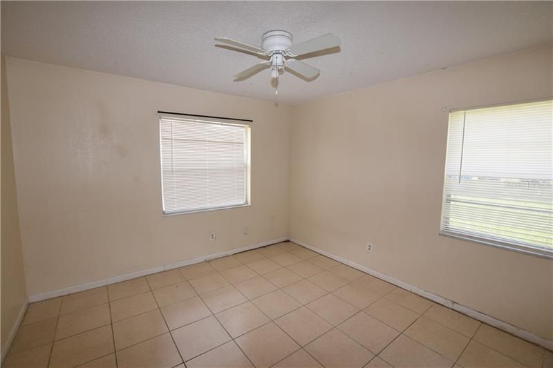 Recently Rented: $850 (2 beds, 1 baths, 881 Square Feet)