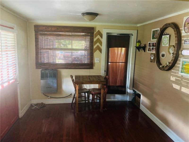 Recently Sold: $100,000 (2 beds, 1 baths, 611 Square Feet)
