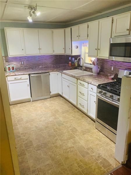 Recently Sold: $100,000 (2 beds, 1 baths, 611 Square Feet)