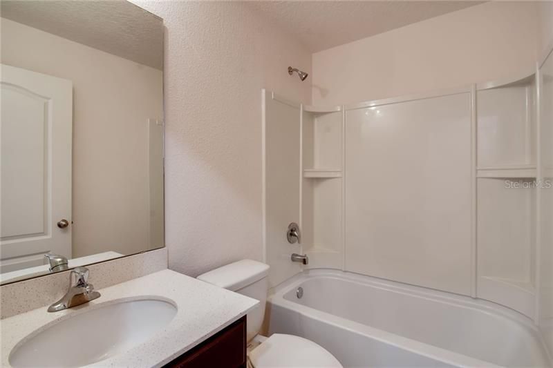最近售出: $209,900 (3 贝兹, 2 浴室, 1270 平方英尺)