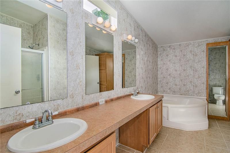 最近售出: $265,000 (4 贝兹, 2 浴室, 1800 平方英尺)