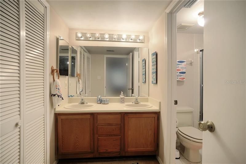 最近售出: $240,000 (2 贝兹, 2 浴室, 1332 平方英尺)