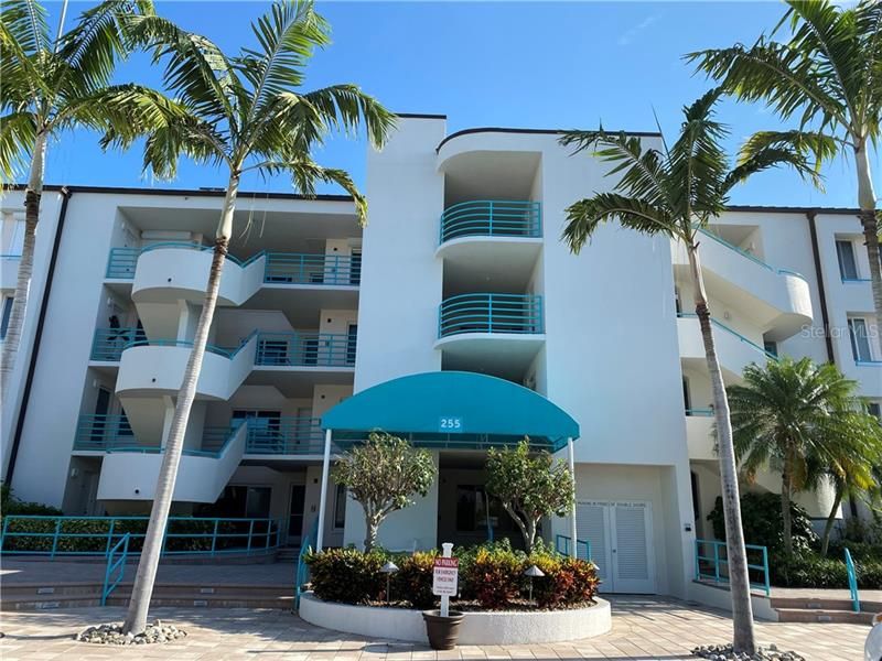 Recently Sold: $925,000 (2 beds, 2 baths, 1263 Square Feet)
