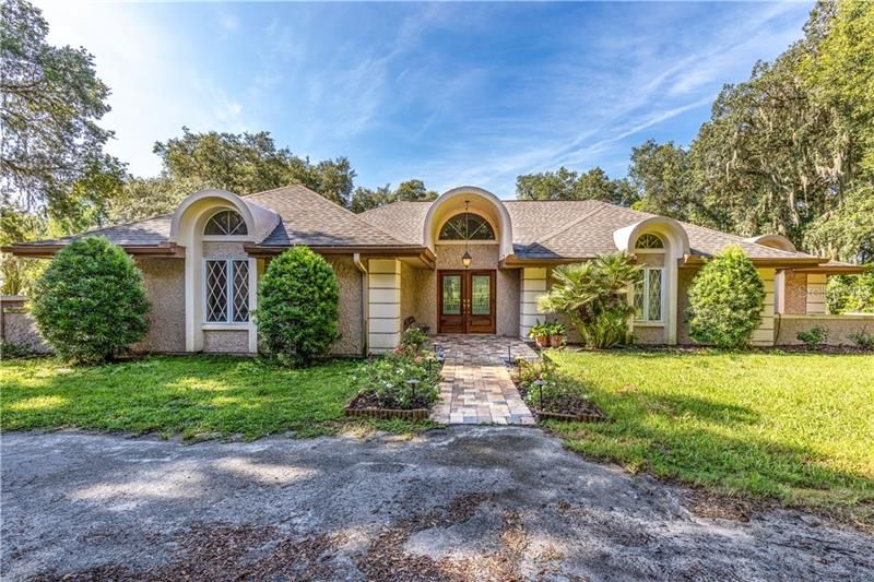 Recently Sold: $388,000 (3 beds, 2 baths, 2566 Square Feet)