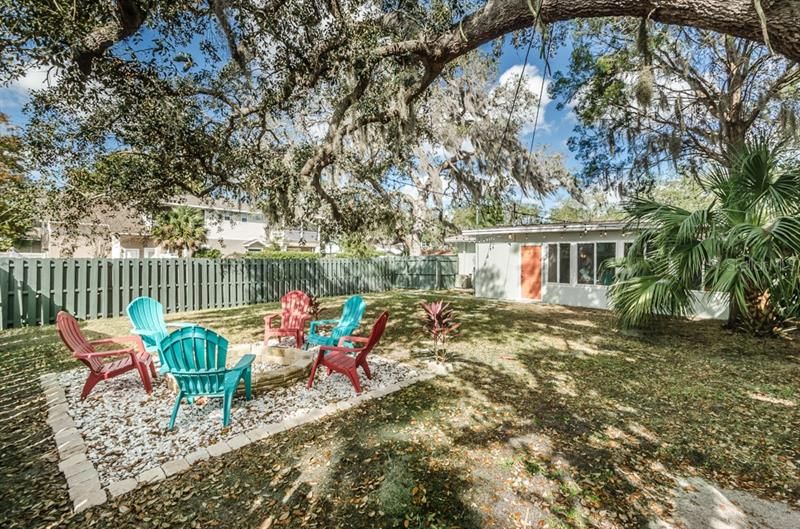 Recently Sold: $325,000 (2 beds, 2 baths, 1181 Square Feet)