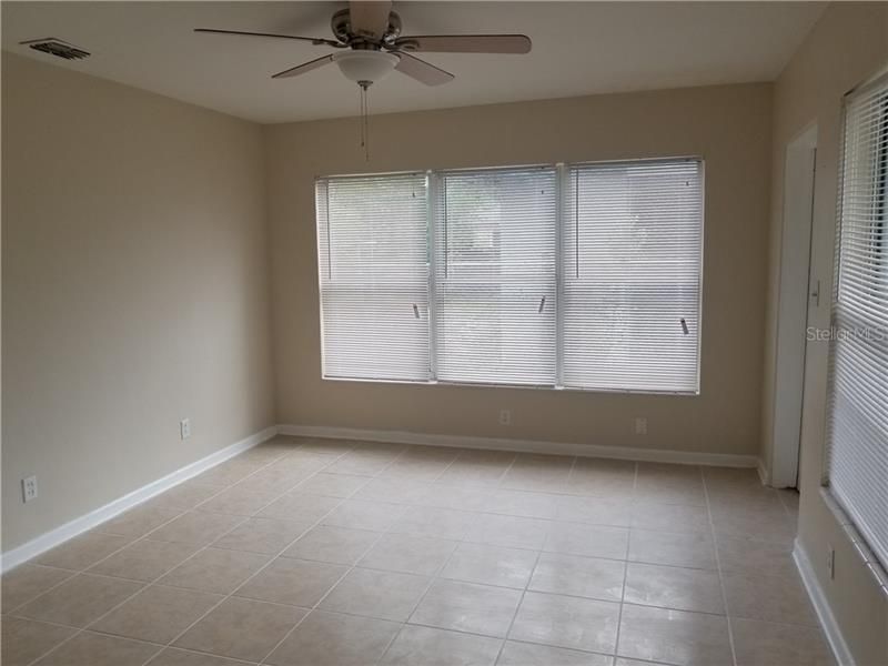Recently Rented: $945 (2 beds, 1 baths, 910 Square Feet)