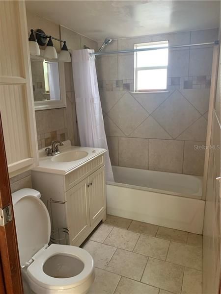 Recently Rented: $950 (2 beds, 1 baths, 1232 Square Feet)
