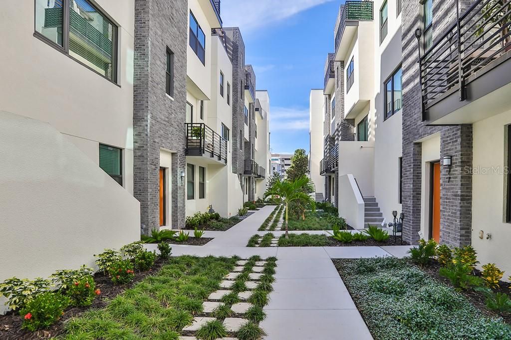 Recently Sold: $525,000 (3 beds, 3 baths, 2113 Square Feet)