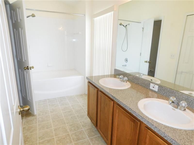 Недавно арендовано: $1,250 (2 спален, 2 ванн, 1176 Квадратных фут)
