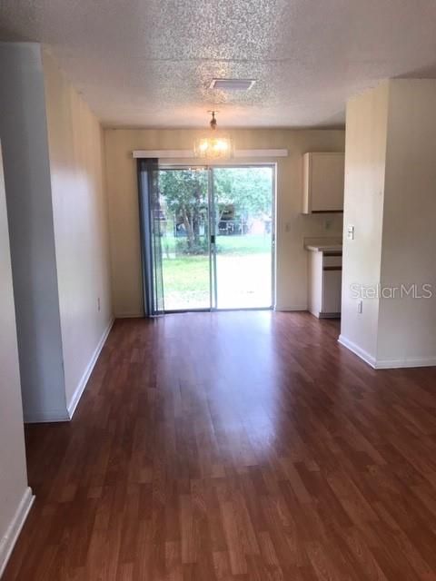 Recently Rented: $800 (2 beds, 1 baths, 880 Square Feet)