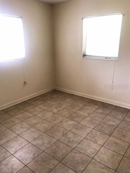 Recently Rented: $800 (2 beds, 1 baths, 880 Square Feet)