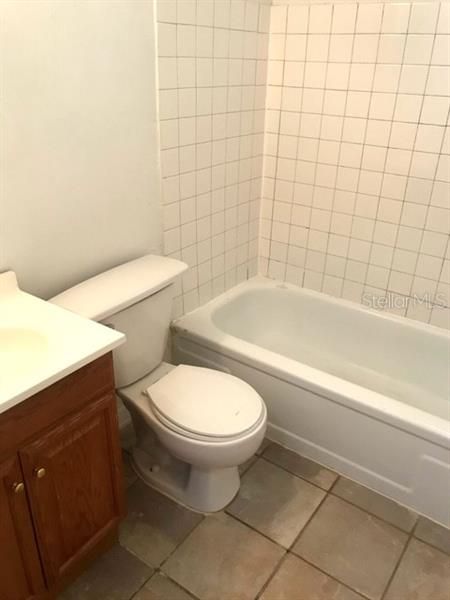 Recently Rented: $800 (2 beds, 1 baths, 880 Square Feet)