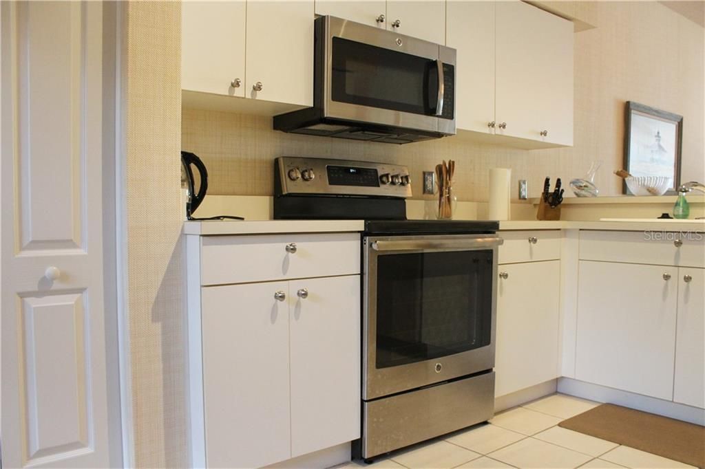 For Rent: $4,290 (2 beds, 2 baths, 1311 Square Feet)