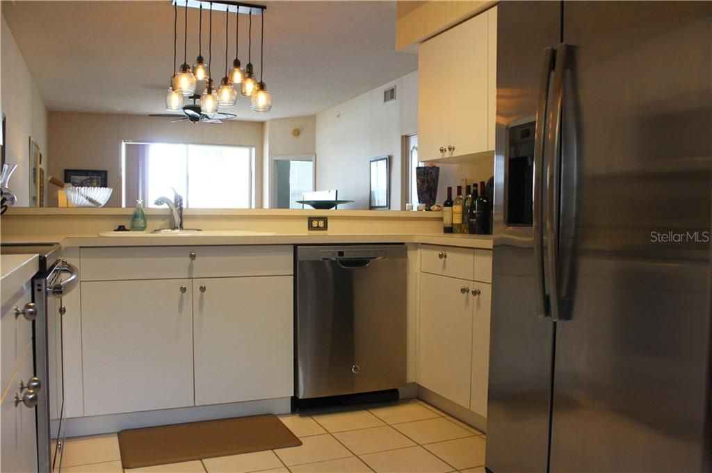 For Rent: $4,290 (2 beds, 2 baths, 1311 Square Feet)