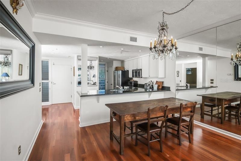 Recently Sold: $570,000 (2 beds, 2 baths, 1293 Square Feet)