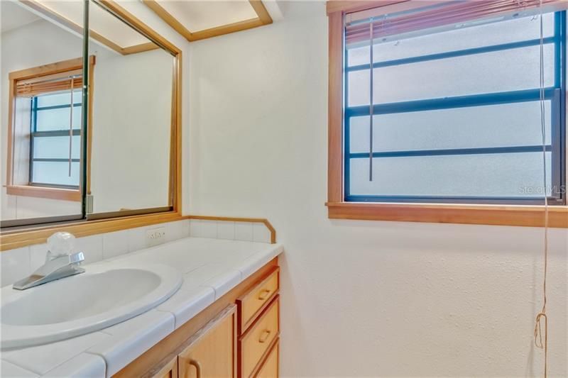 Vendido Recientemente: $159,000 (3 camas, 2 baños, 1329 Pies cuadrados)