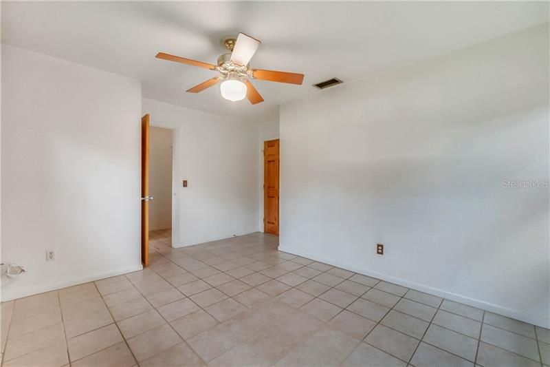 Recently Sold: $159,000 (3 beds, 2 baths, 1329 Square Feet)