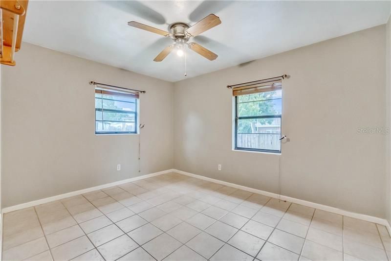 Recently Sold: $159,000 (3 beds, 2 baths, 1329 Square Feet)