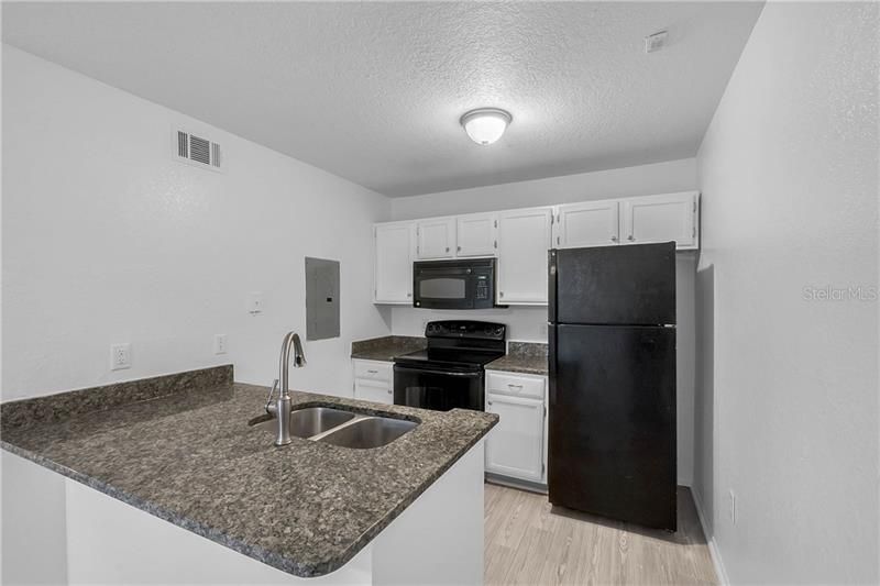 Recently Sold: $89,900 (1 beds, 1 baths, 539 Square Feet)