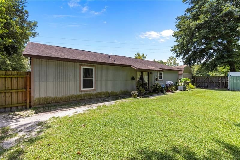 Recently Sold: $100,000 (3 beds, 1 baths, 984 Square Feet)