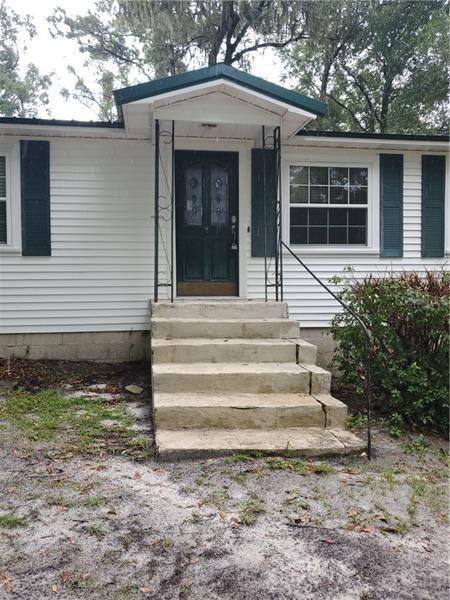 Recently Sold: $110,000 (3 beds, 2 baths, 1484 Square Feet)